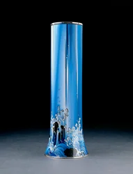 Jarrón cilíndrico con cascada, era Meiji, 1915